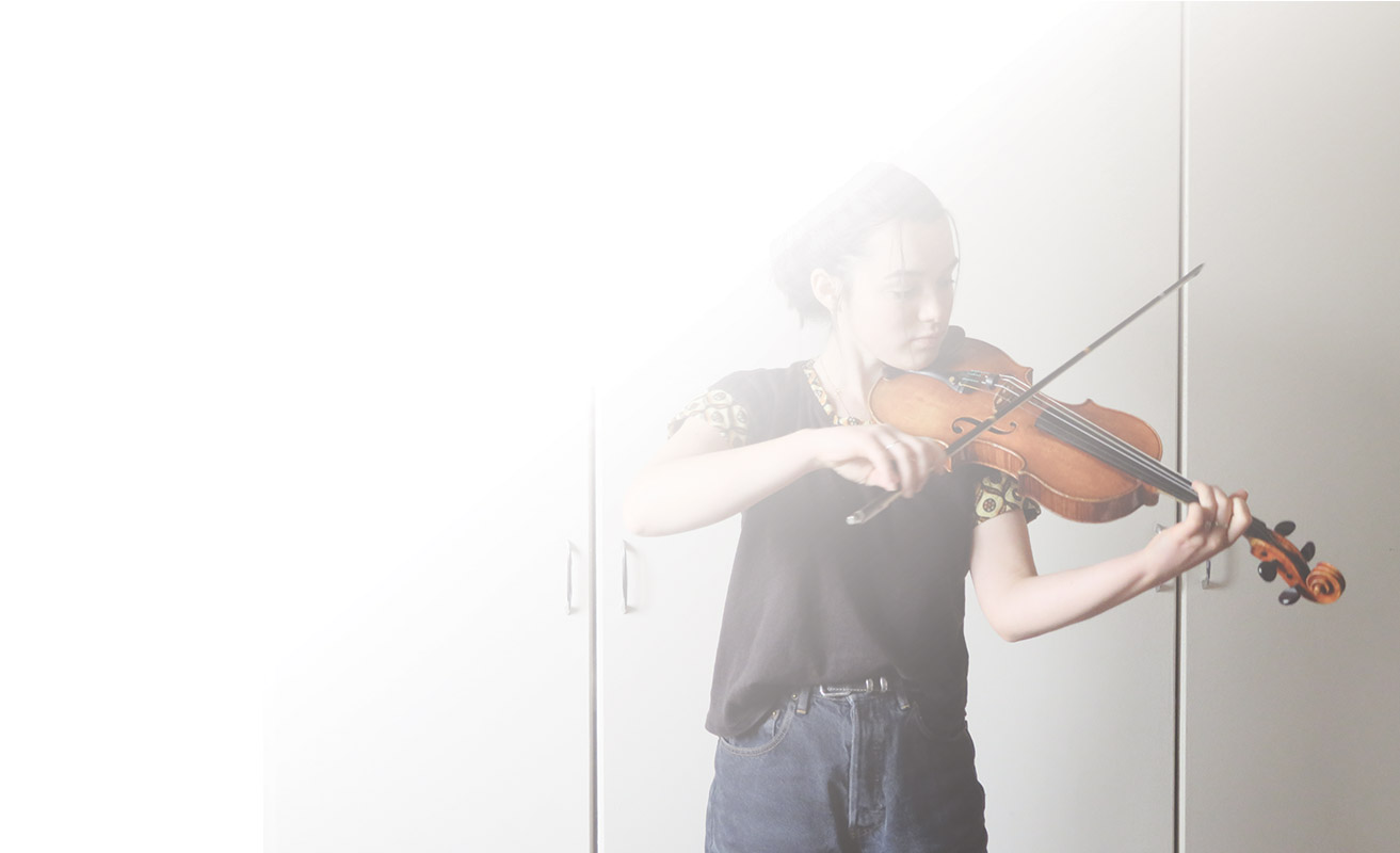 Une violoniste adulte au Petit Conservatoire de Brest